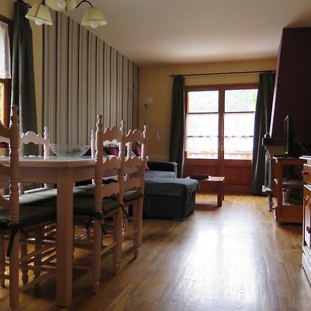 Apartaments El Ribal Valencia D'Aneu Екстер'єр фото