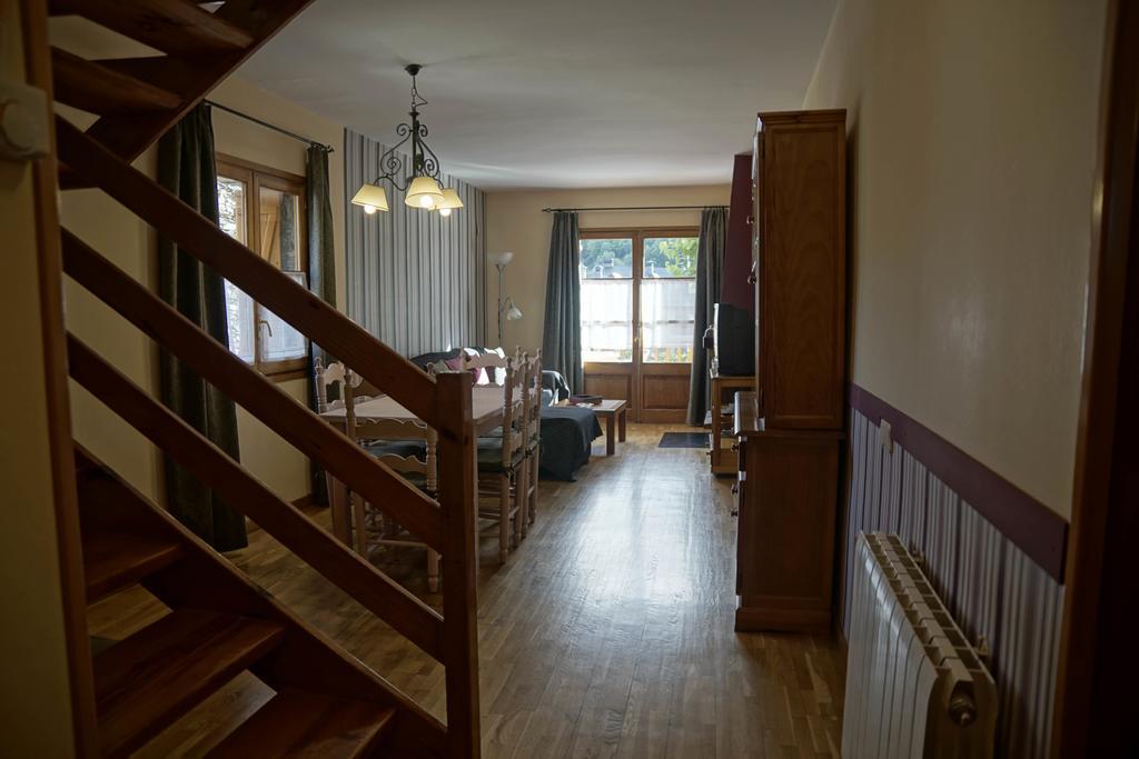 Apartaments El Ribal Valencia D'Aneu Екстер'єр фото