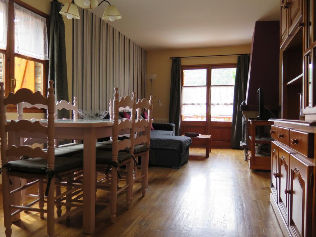 Apartaments El Ribal Valencia D'Aneu Екстер'єр фото